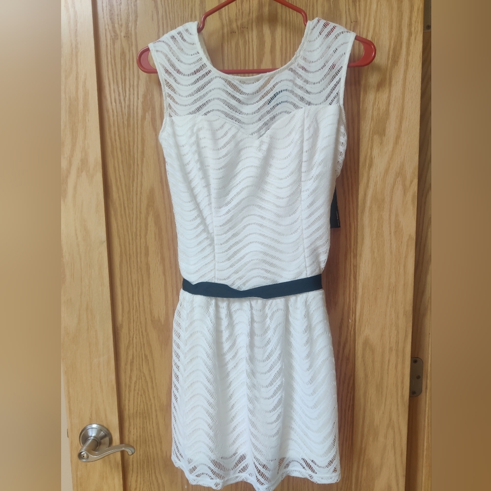 NWT Takara White Lace Sleeveless Dress